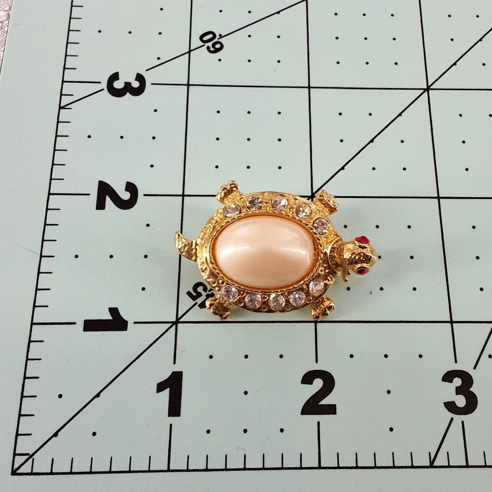 Vintage Gold Tone Turtle Brooch Faux Pearl‎ Rhinestone Shell Red Eyes Pin